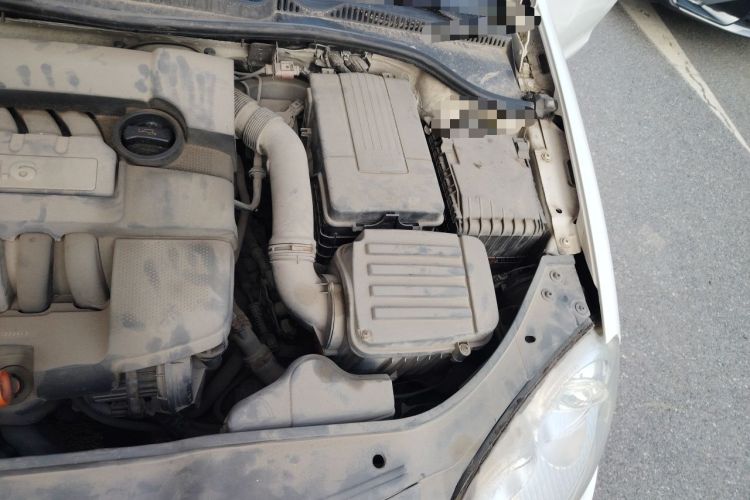 Used Volkswagen Sagitar 2006 1.6L Manual Fashion Model Engine Bay Left