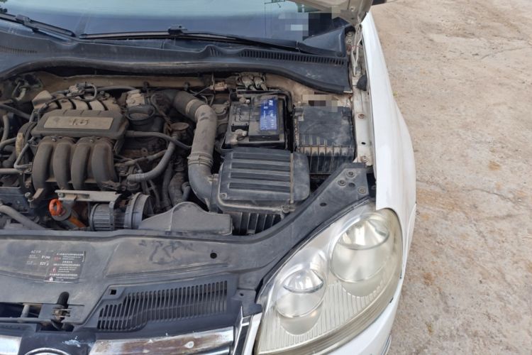 Used Volkswagen Sagitar 2006 1.6L Manual Fashion Model Engine Bay Left