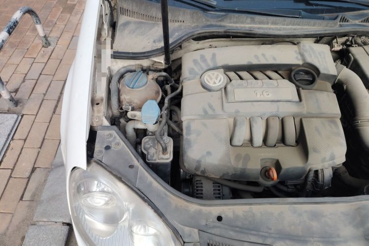 Used Volkswagen Sagitar 2006 1.6L Manual Fashion Model Engine Bay Right