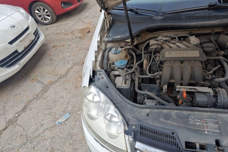 Used Volkswagen Sagitar 2006 1.6L Manual Fashion Model Engine Bay Right