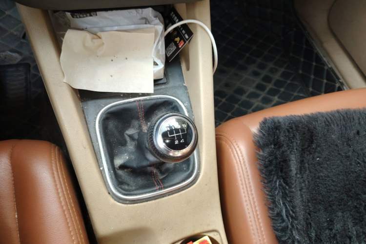 Used Volkswagen Sagitar 2006 1.6L Manual Fashion Model Gear Lever
