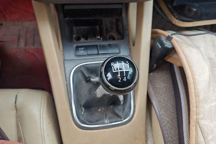 Used Volkswagen Sagitar 2006 1.6L Manual Fashion Model Gear Lever