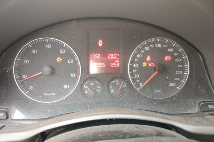 Used Volkswagen Sagitar 2006 1.6L Manual Fashion Model Instrument Cluster