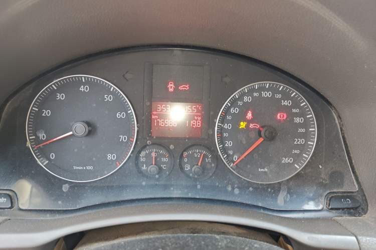 Used Volkswagen Sagitar 2006 1.6L Manual Fashion Model Instrument Cluster