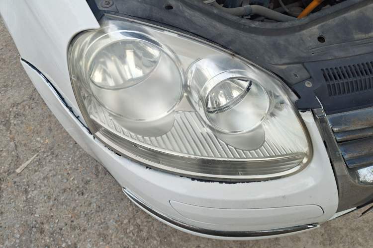 Used Volkswagen Sagitar 2006 1.6L Manual Fashion Model Right Front Headlight