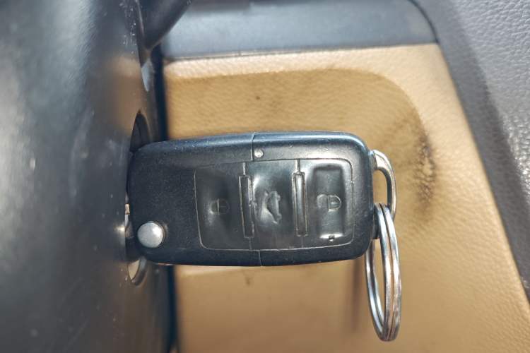 Used Volkswagen Sagitar 2006 1.6L Manual Fashion Model Vehicle Key