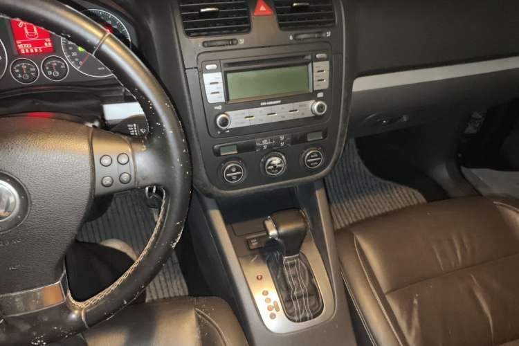 Used Volkswagen Sagitar 2007 1.8T Automatic Comfort Leather Audio And AC Panel