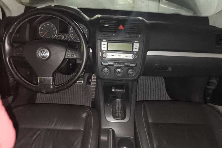 Used Volkswagen Sagitar 2007 1.8T Automatic Comfort Leather Center Console
