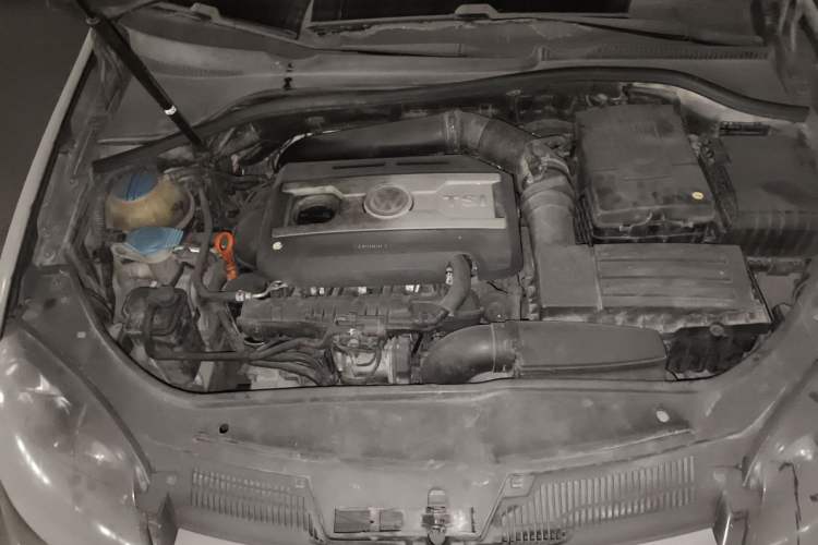Used Volkswagen Sagitar 2007 1.8T Automatic Comfort Leather Engine Bay