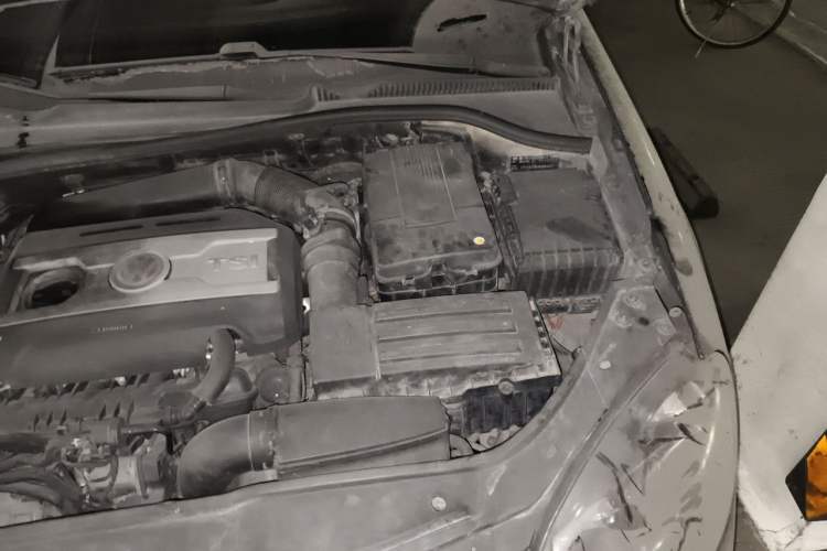 Used Volkswagen Sagitar 2007 1.8T Automatic Comfort Leather Engine Bay Left