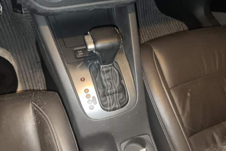 Used Volkswagen Sagitar 2007 1.8T Automatic Comfort Leather Gear Lever