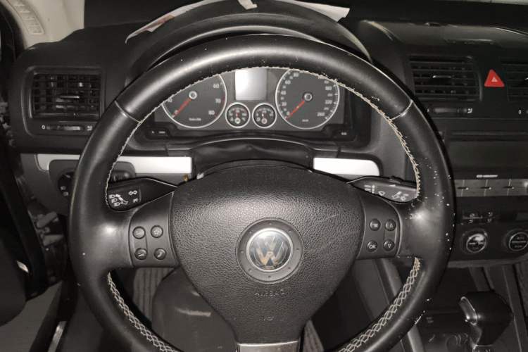 Used Volkswagen Sagitar 2007 1.8T Automatic Comfort Leather Steering Wheel