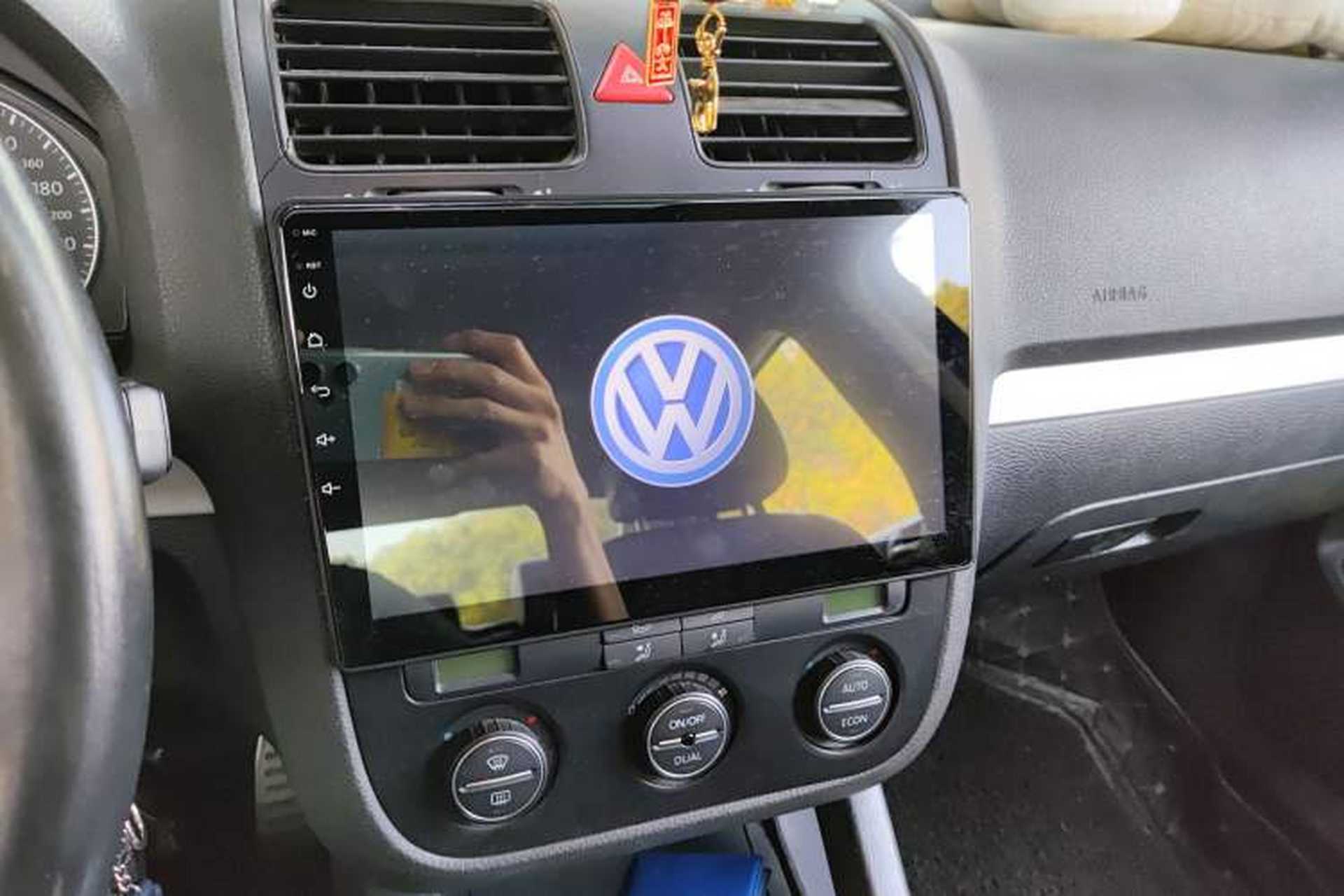 Used Volkswagen Sagitar 2009 1.8TSI Automatic Champion Edition Audio And AC Panel