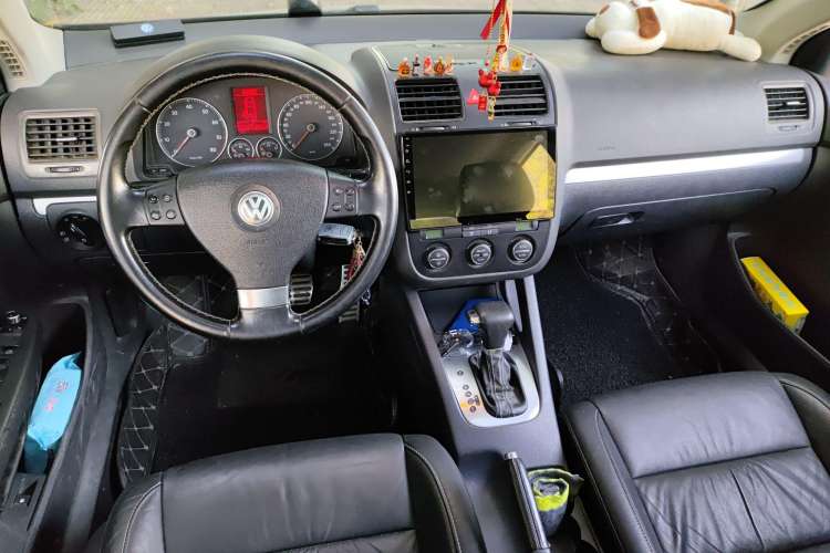 Used Volkswagen Sagitar 2009 1.8TSI Automatic Champion Edition Center Console