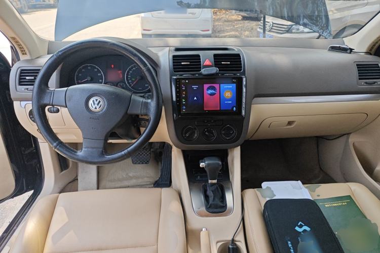 Used Volkswagen Sagitar 2009 1.6L Automatic Fashion Model with Leather Interior Center Console