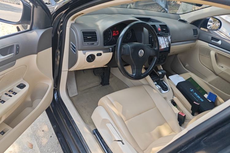 Used Volkswagen Sagitar 2009 1.6L Automatic Fashion Model with Leather Interior Driver Seat