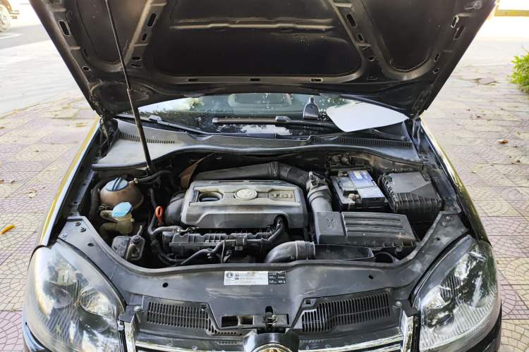 Used Volkswagen Sagitar 2009 1.8TSI Automatic Champion Edition Engine Bay