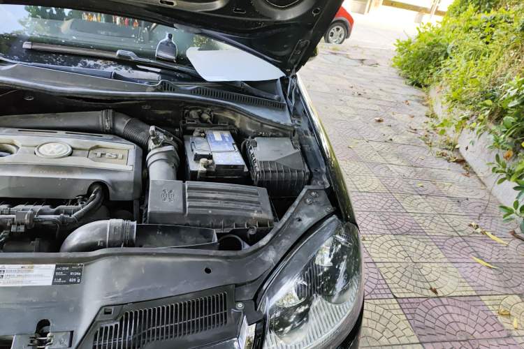 Used Volkswagen Sagitar 2009 1.8TSI Automatic Champion Edition Engine Bay Left