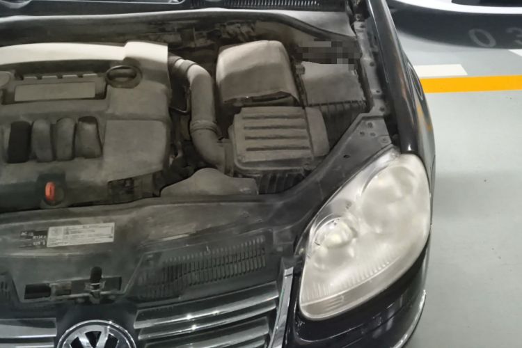 Used Volkswagen Sagitar 2009 1.6L Manual Comfort Edition Engine Bay Left