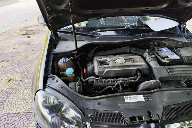 Used Volkswagen Sagitar 2009 1.8TSI Automatic Champion Edition Engine Bay Right