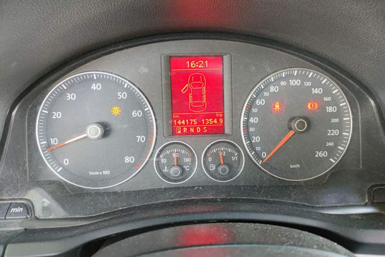 Used Volkswagen Sagitar 2009 1.8TSI Automatic Champion Edition Instrument Cluster