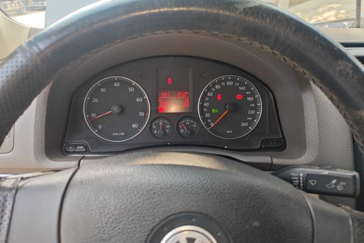Used Volkswagen Sagitar 2009 1.6L Automatic Fashion Model with Leather Interior Instrument Cluster