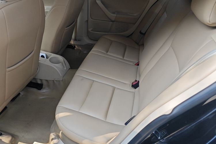 Used Volkswagen Sagitar 2009 1.6L Automatic Fashion Model with Leather Interior Left Rear Seat
