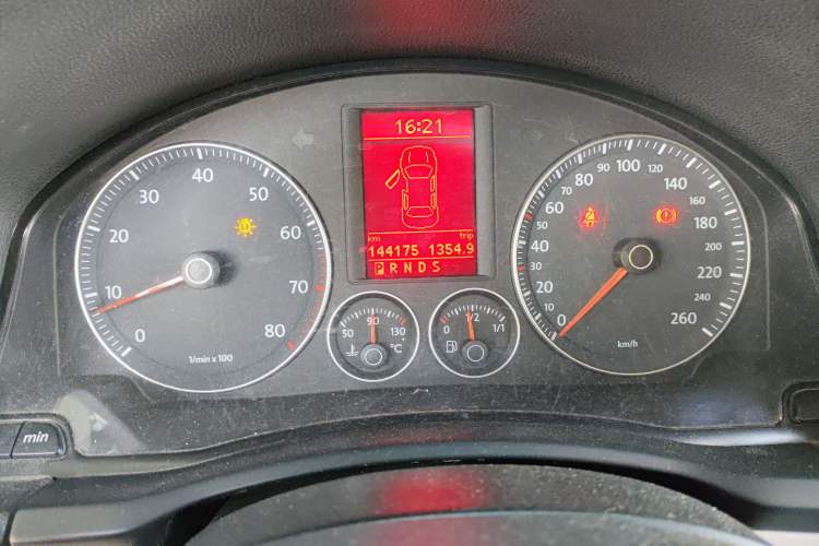 Used Volkswagen Sagitar 2009 1.8TSI Automatic Champion Edition Odometer Close Up