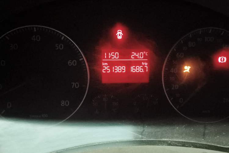 Used Volkswagen Sagitar 2009 1.6L Manual Comfort Edition Odometer Close Up