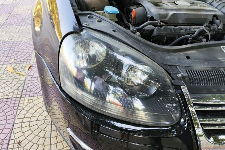 Used Volkswagen Sagitar 2009 1.8TSI Automatic Champion Edition Right Front Headlight