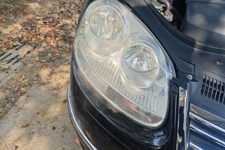 Used Volkswagen Sagitar 2009 1.6L Automatic Fashion Model with Leather Interior Right Front Headlight