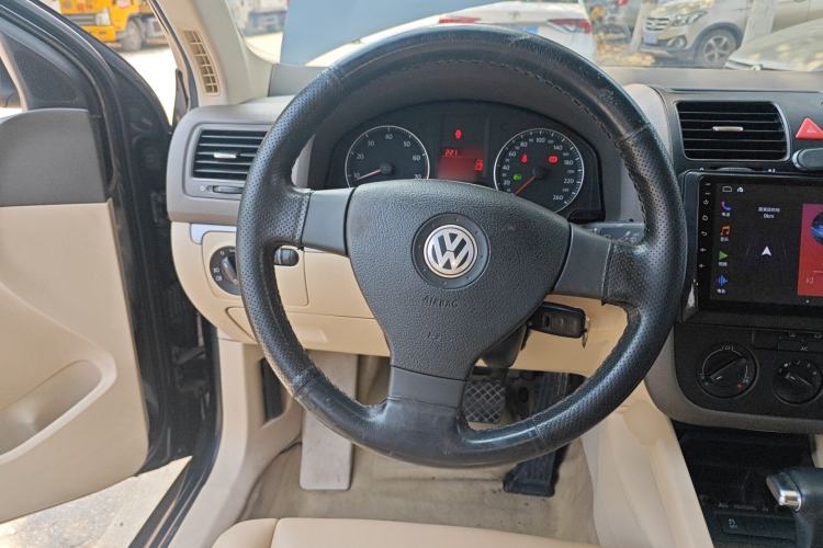 Used Volkswagen Sagitar 2009 1.6L Automatic Fashion Model with Leather Interior Steering Wheel