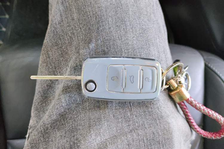 Used Volkswagen Sagitar 2009 1.8TSI Automatic Champion Edition Vehicle Key