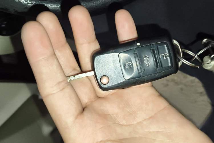 Used Volkswagen Sagitar 2009 1.6L Manual Comfort Edition Vehicle Key