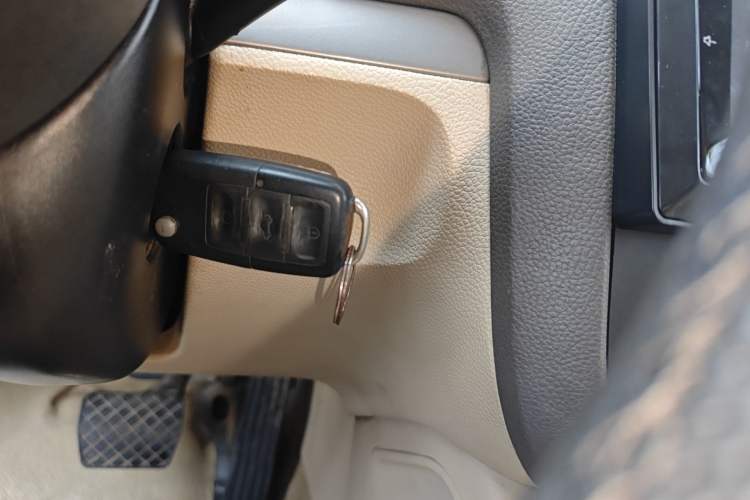 Used Volkswagen Sagitar 2009 1.6L Automatic Fashion Model with Leather Interior Vehicle Key