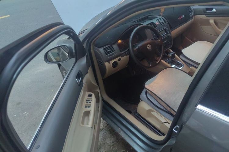 Used Volkswagen Sagitar 2009 1.6L Automatic Fashion Edition Driver Seat