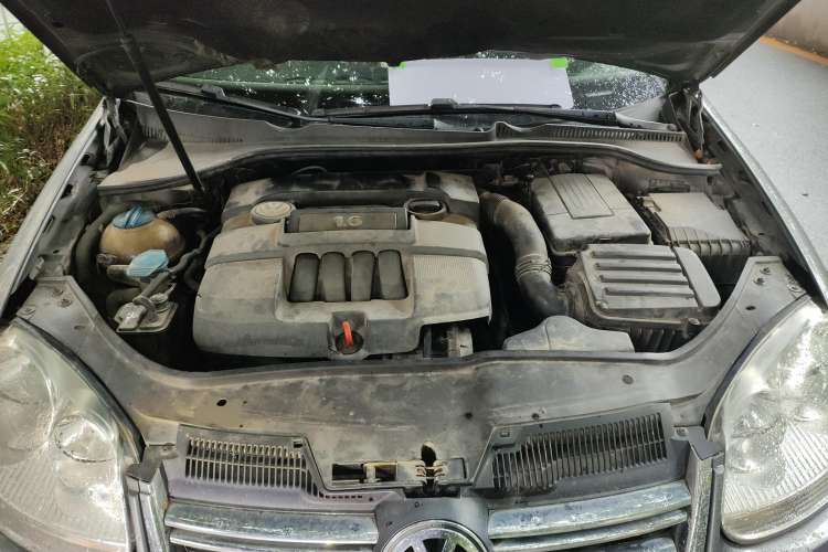 Used Volkswagen Sagitar 2009 1.6L Automatic Comfort Edition Engine Bay