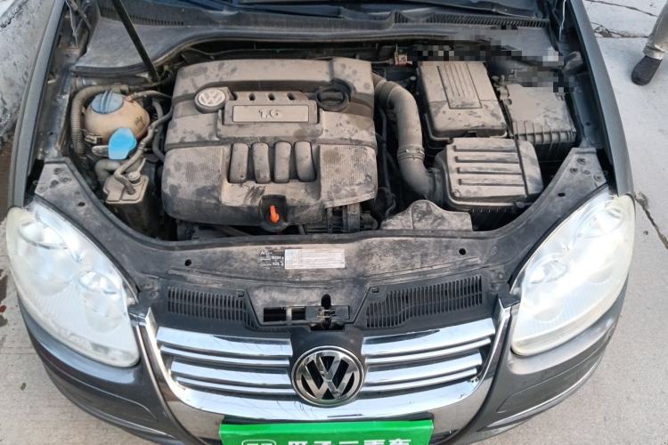 Used Volkswagen Sagitar 2009 1.6L Automatic Comfort Edition Engine Bay