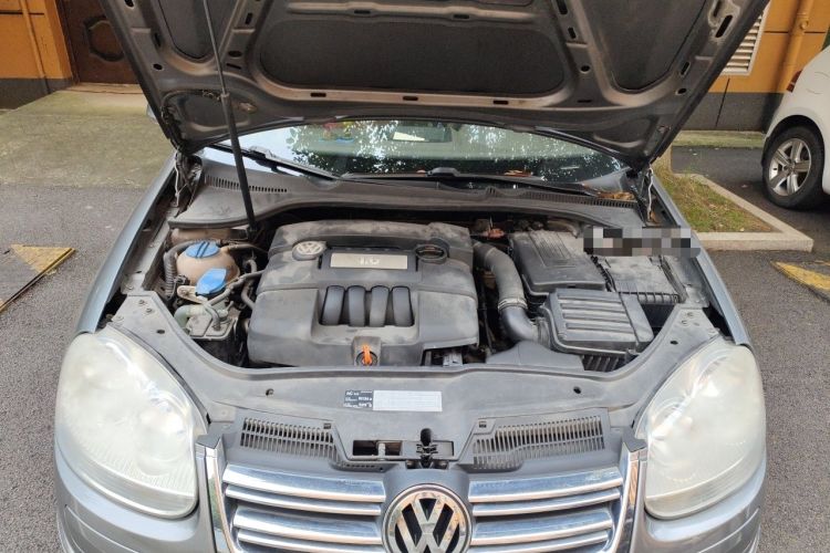 Used Volkswagen Sagitar 2009 1.6L Automatic Comfort Edition Engine Bay