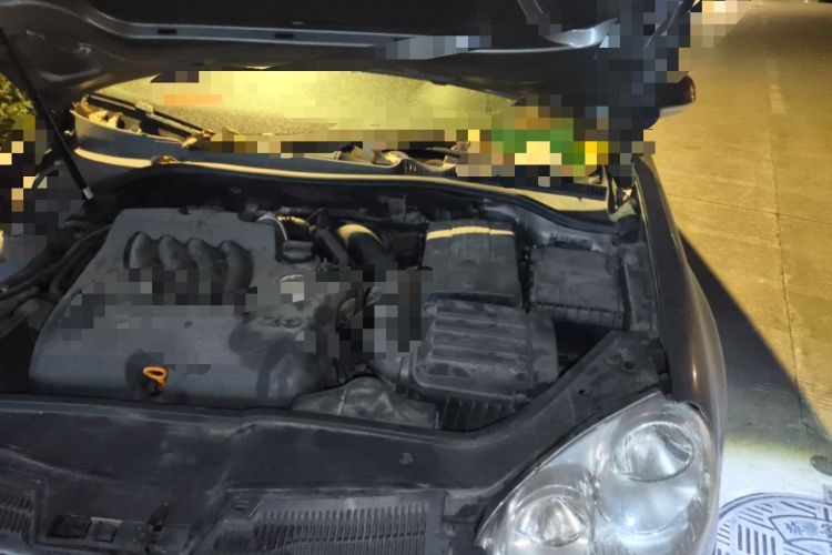 Used Volkswagen Sagitar 2009 2.0L Automatic Leather Edition Engine Bay Left
