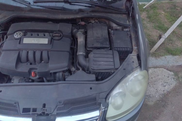 Used Volkswagen Sagitar 2009 1.6L Automatic Fashion Edition Engine Bay Left