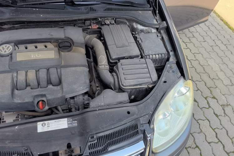 Used Volkswagen Sagitar 2009 1.6L Automatic Comfort Edition Engine Bay Left