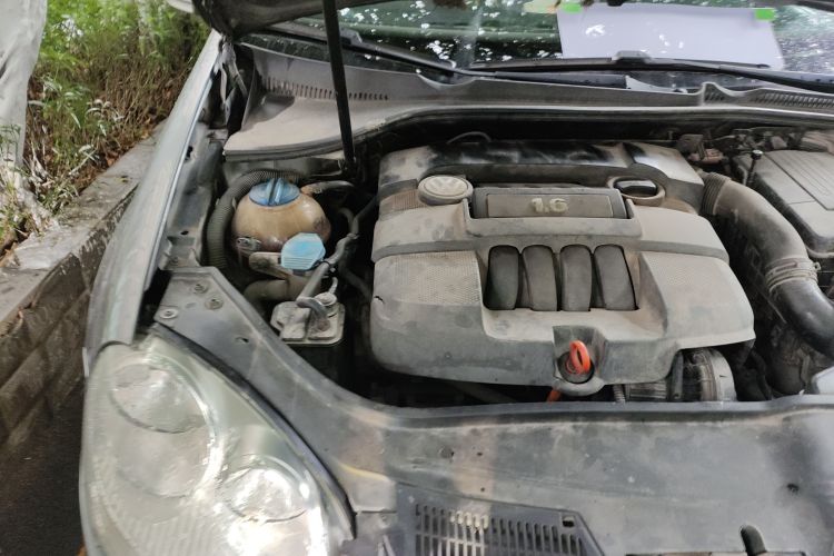 Used Volkswagen Sagitar 2009 1.6L Automatic Comfort Edition Engine Bay Right