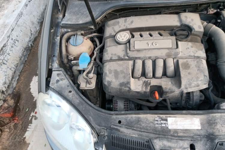 Used Volkswagen Sagitar 2009 1.6L Automatic Comfort Edition Engine Bay Right