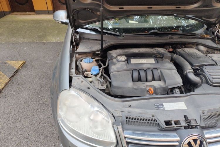 Used Volkswagen Sagitar 2009 1.6L Automatic Comfort Edition Engine Bay Right