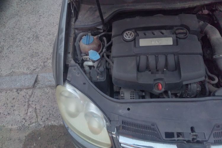 Used Volkswagen Sagitar 2009 1.6L Automatic Fashion Edition Engine Bay Right