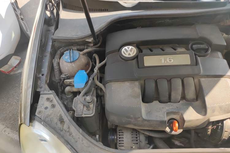 Used Volkswagen Sagitar 2009 1.6L Automatic Comfort Edition Engine Bay Right