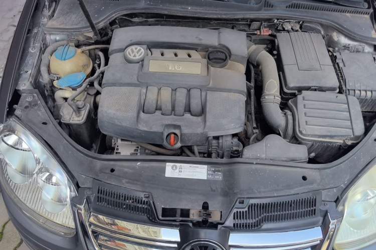 Used Volkswagen Sagitar 2009 1.6L Automatic Comfort Edition Engine Bay Right
