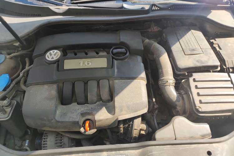 Used Volkswagen Sagitar 2009 1.6L Automatic Comfort Edition Engine Bay