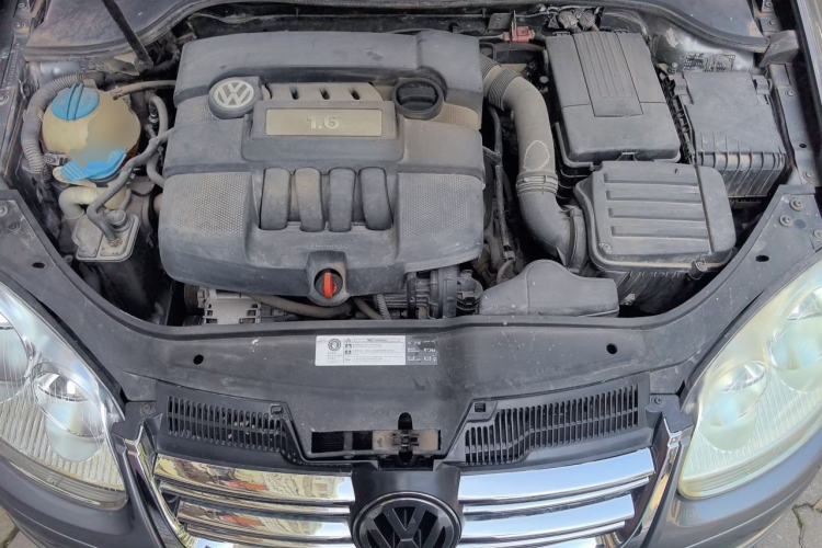 Used Volkswagen Sagitar 2009 1.6L Automatic Comfort Edition Engine Bay